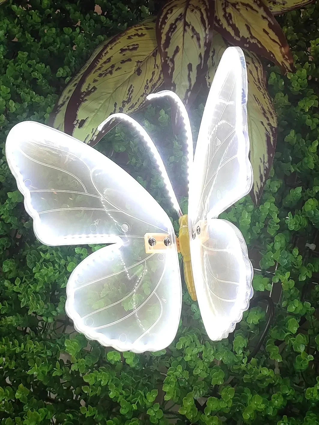 2pcs LED Outdoor Simulation Dynamic Static Butterfly Lights Holiday Party Home Christmas Decorations